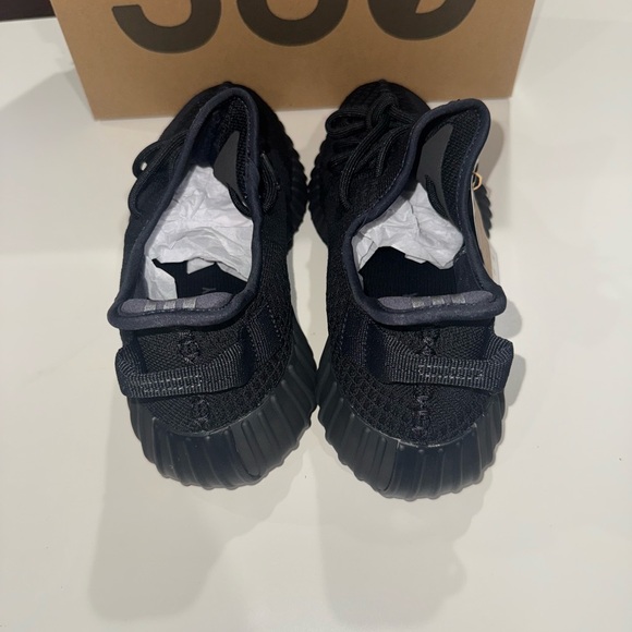 New Yeezy adidas 350 v2 boost onyx Yeezys men’s 10 shoes - Picture 5 of 5